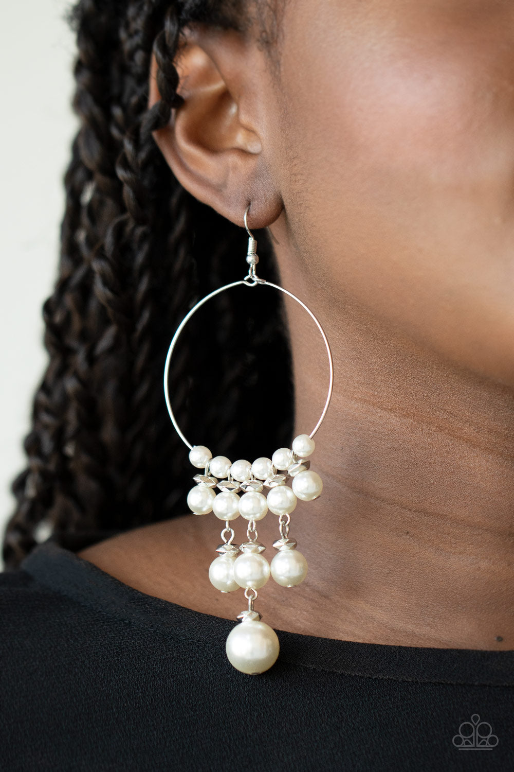 Paparazzi Accessories - Working The Room - White-Paparazzi