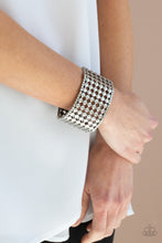 Load image into Gallery viewer, Paparazzi Accessories Cool and CONNECTED - Silver
